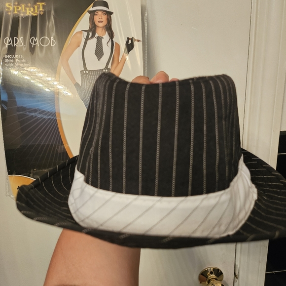 Spirit Black and White Mrs. Mob Costume Set - Picture 4 of 7